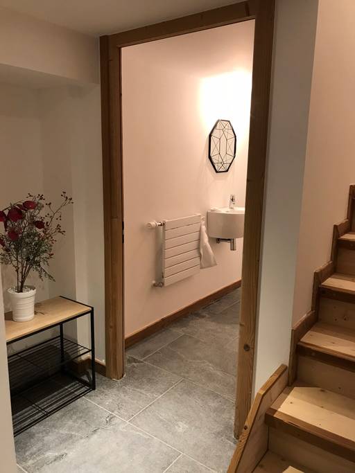 Hall of the master suite (garden level)