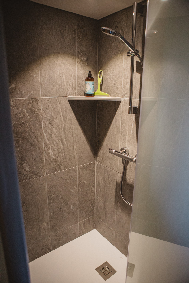 Master bedroom's bathroom